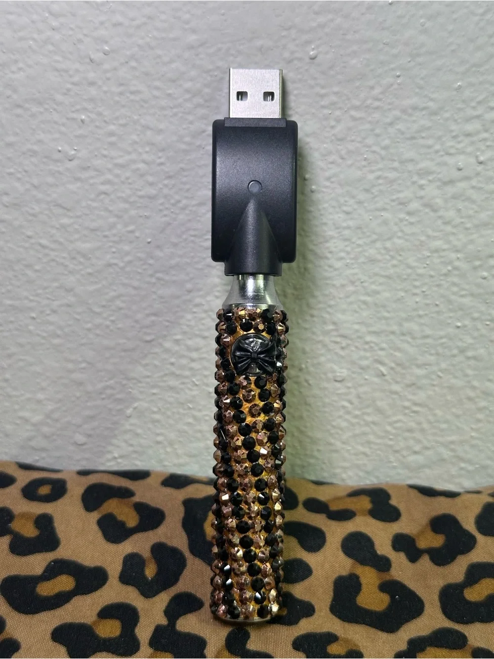 Black & Gold Elegance — 650mAh Pen Charger